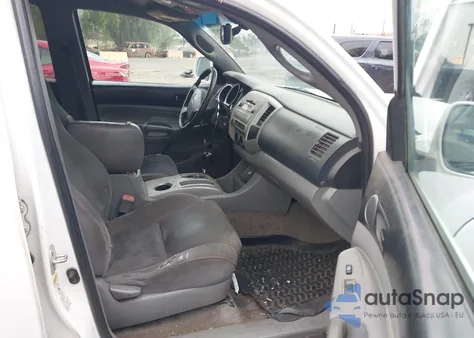 2011 Toyota Tacoma Prerunner V6 z USA, uszkodzony, nr VIN 3TMKU4HN6BM028308